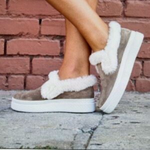 J/SLIDES NEEL SUEDE SIZE 7 SLIP ON! SLIGHTLY WORN STILL IN EXCELLENT CONDITION!